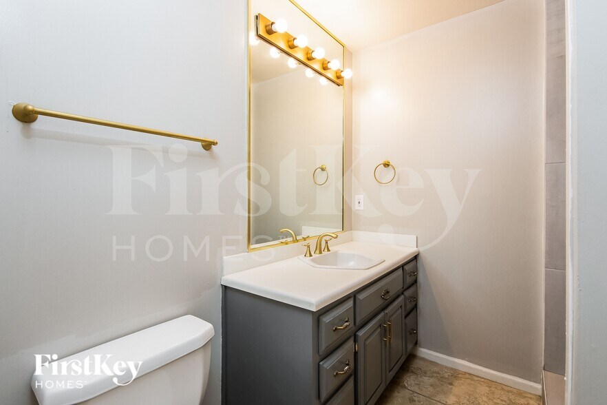 Building Photo - 815 Lake Elbert Ct