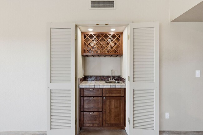 Building Photo - Pending/ Rented - Refined Desert Living in the Catalina Foothills