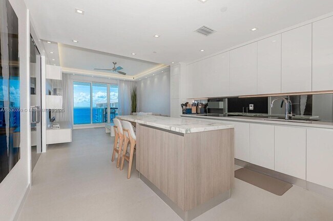 Building Photo - 2301 Collins Ave