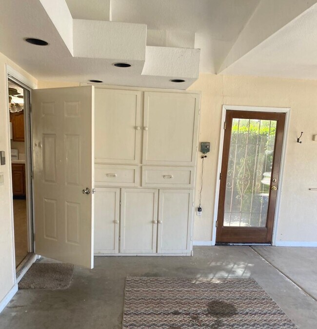 Building Photo - 721 N Mallard St