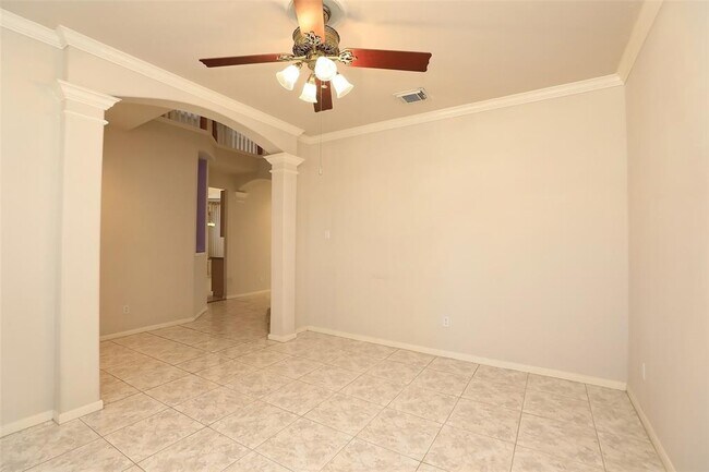 Building Photo - 10511 N Shadowdale Dr
