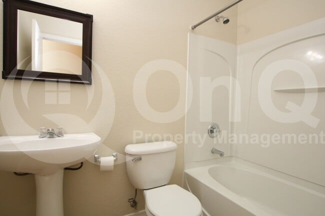 Building Photo - 1366 S Sabino Dr