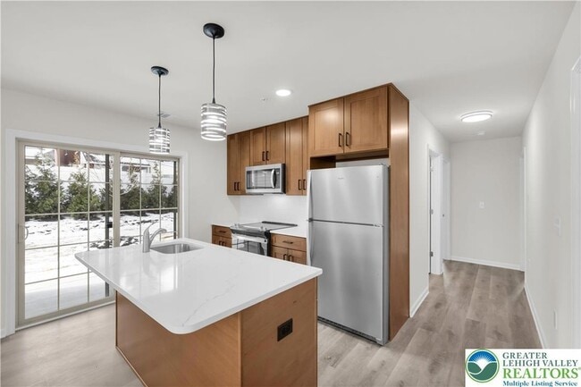 Building Photo - 1513 Maple St