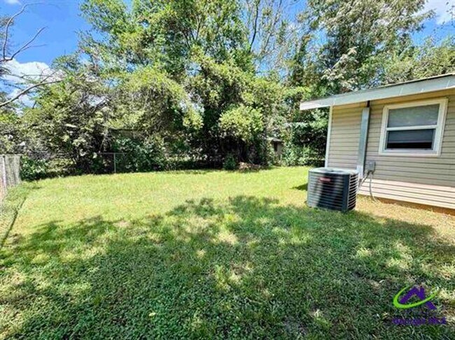 Building Photo - 102 Varee Dr