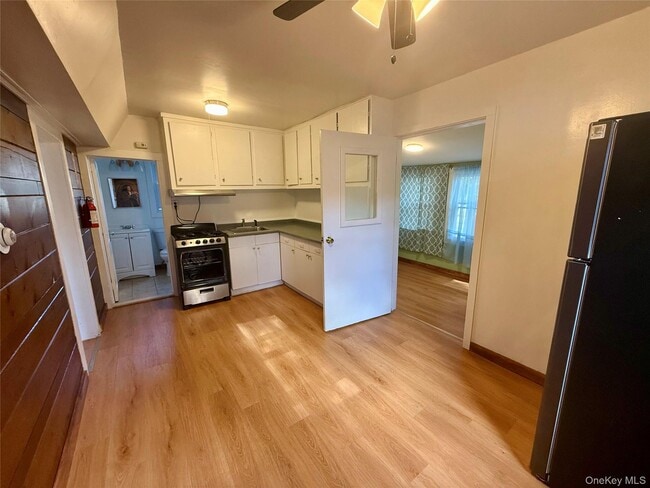 Building Photo - 1 Royal Acres Dr