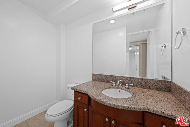 Building Photo - 4118 Del Mar Ave