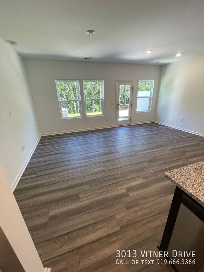 Building Photo - 3013 Vitner Dr