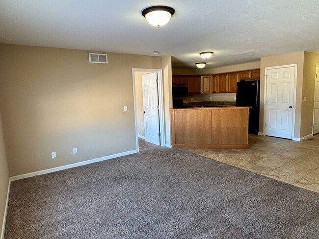 Building Photo - Feel Right at Home – Spacious 4 Bed / 3 Ba...