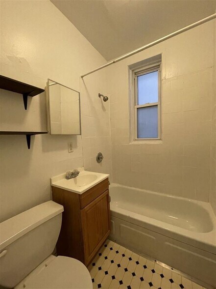 Building Photo - 1124 Washington St