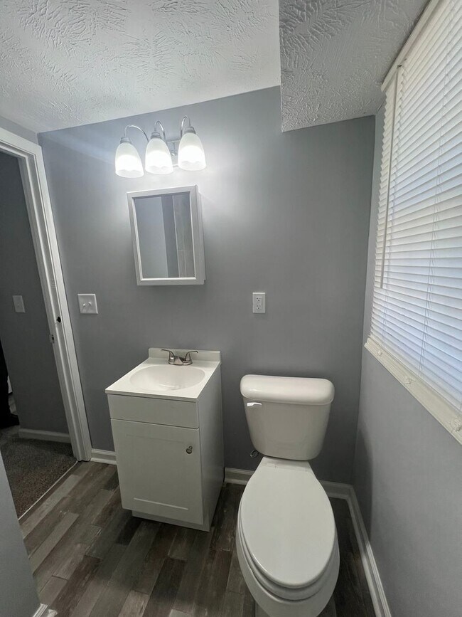 Building Photo - 2218-C Murchsion Rd. ~Murchison ~ 2 WEEKS FREE