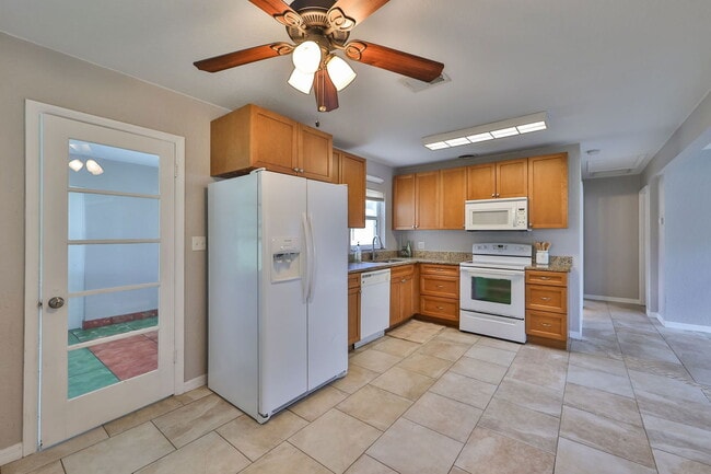 Building Photo - 619 40th Ave N