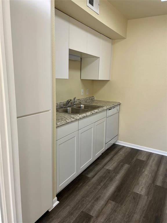 Building Photo - 16111 Aspenglenn Dr
