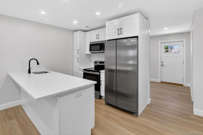 Building Photo - 64 Manor Pl