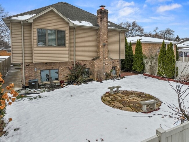 Building Photo - 9743 Oak Park Ave