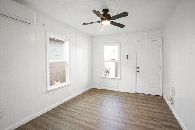 Building Photo - 3001 Amboy St