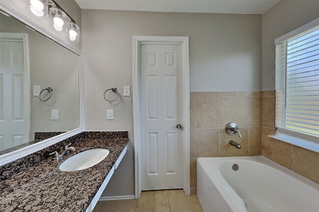 Building Photo - 15610 Manorford Ct