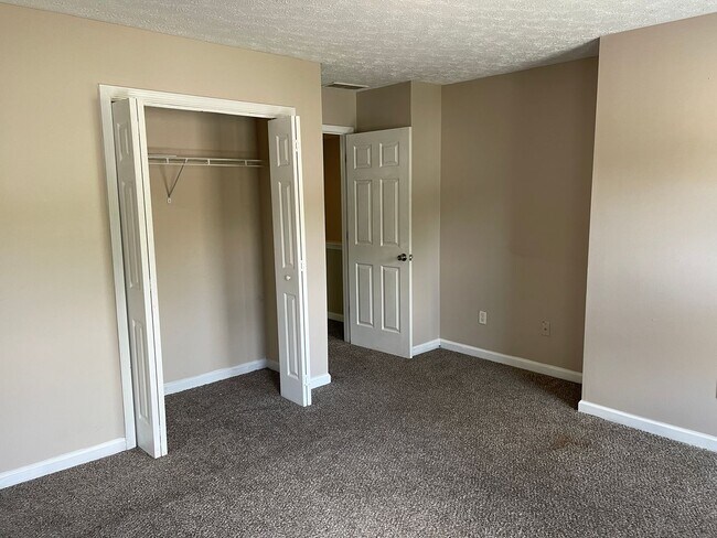 Building Photo - Spacious 4-Bedroom Home in a Quiet Union C...