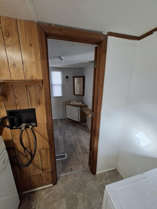 Building Photo - 1925 Bacons Bridge Rd