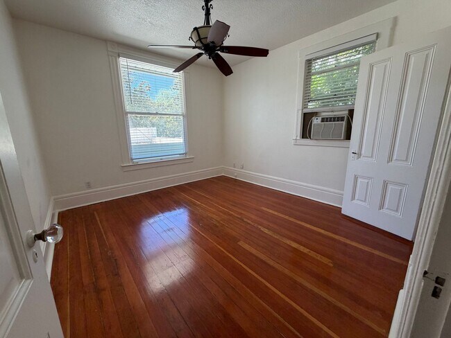 Building Photo - Updated & Spacious 1-Bedroom Apartment in Downtown Sacramento – Prime J Street Location