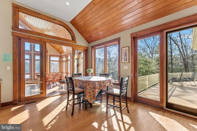 Building Photo - 3535 Meadow Rd