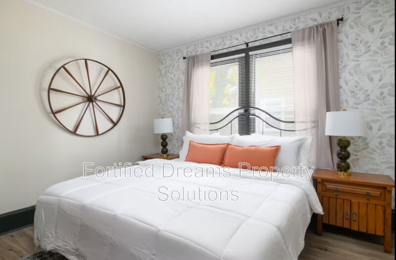 Building Photo - 720 S Broad St