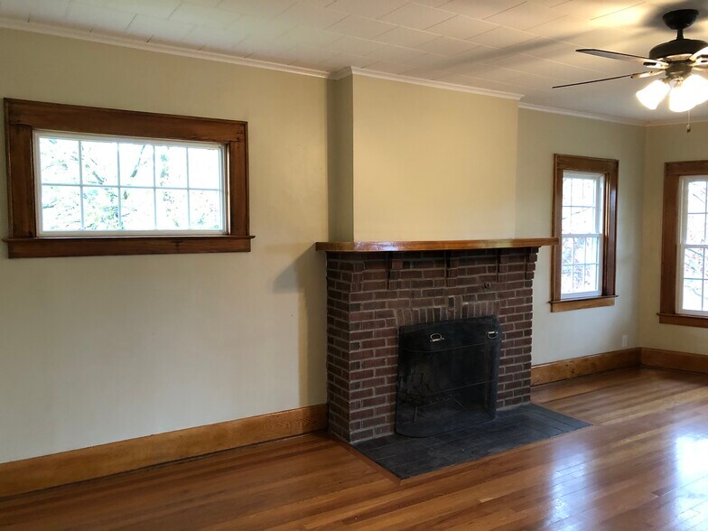 Building Photo - 402 Broad St
