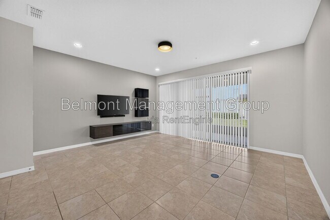 Building Photo - 3004 Alessa Loop