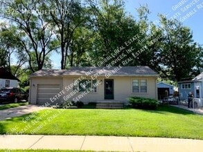 Building Photo - 325 Marquette Rd