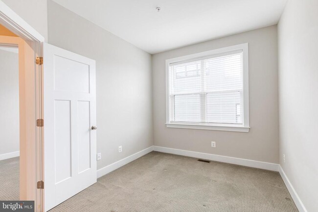 Building Photo - 909 Grundy St