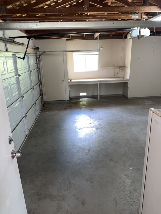 Building Photo - Charming 3-bedroom, 2-bathroom home is nes...