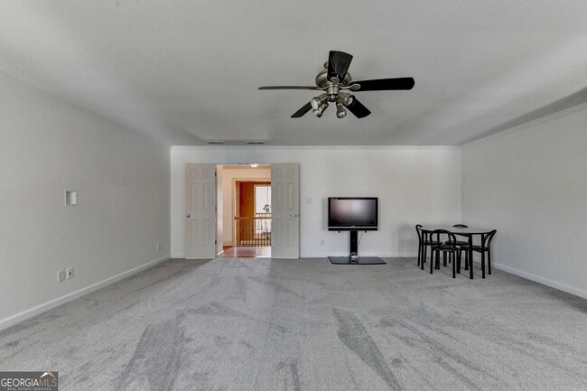 Building Photo - 8910 Pinehurst Cove