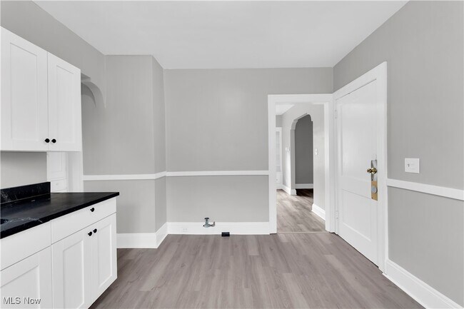 Building Photo - 19792 Pasnow Ave