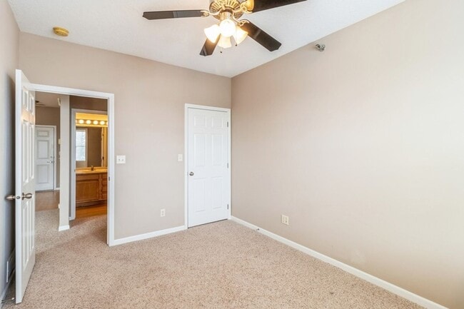 Building Photo - LEASING SPECIAL - 2 Bedroom, 2 Bathroom Condo in Waukee