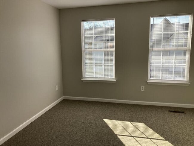 Building Photo - 465 Jacobsen Drive