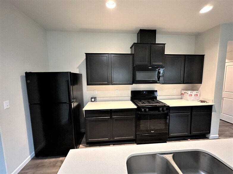 Building Photo - 8921 170th St NE