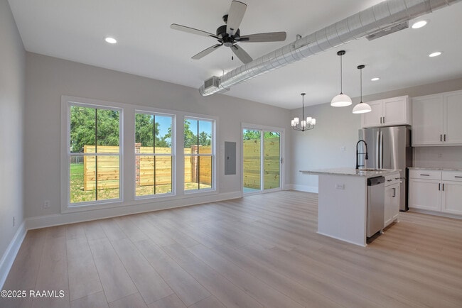 Building Photo - 424 Eraste Landry Rd