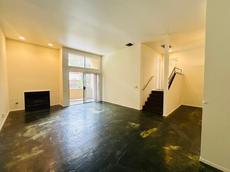 Building Photo - 2339 Hyperion Ave