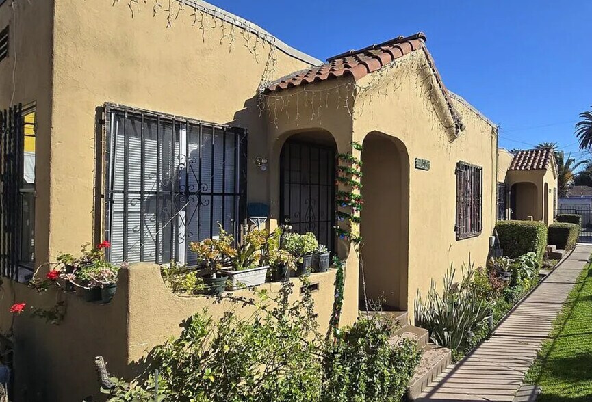 Full remodeled 2 bedroom 1 bath home South LA - 756 1/2 E 79th St