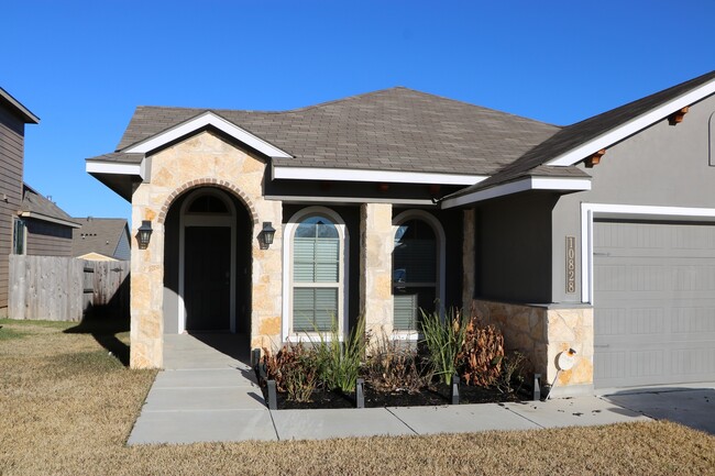 Building Photo - Nice, Pretty House in China Spring ISD