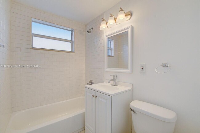 Building Photo - 8000 NE Bayshore Ct