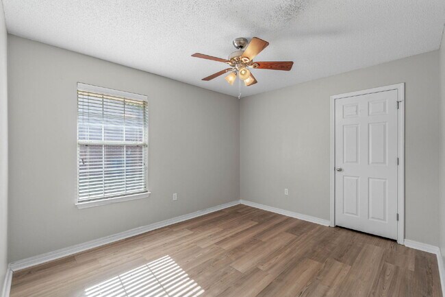 Building Photo - 203 Citadel Ln