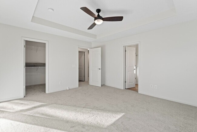 Building Photo - Luxury Townhome, Fishers Schools, Minutes from Shopping, Restaurants, and City Parks!