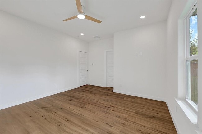 Building Photo - 5731 Belvedere Dr