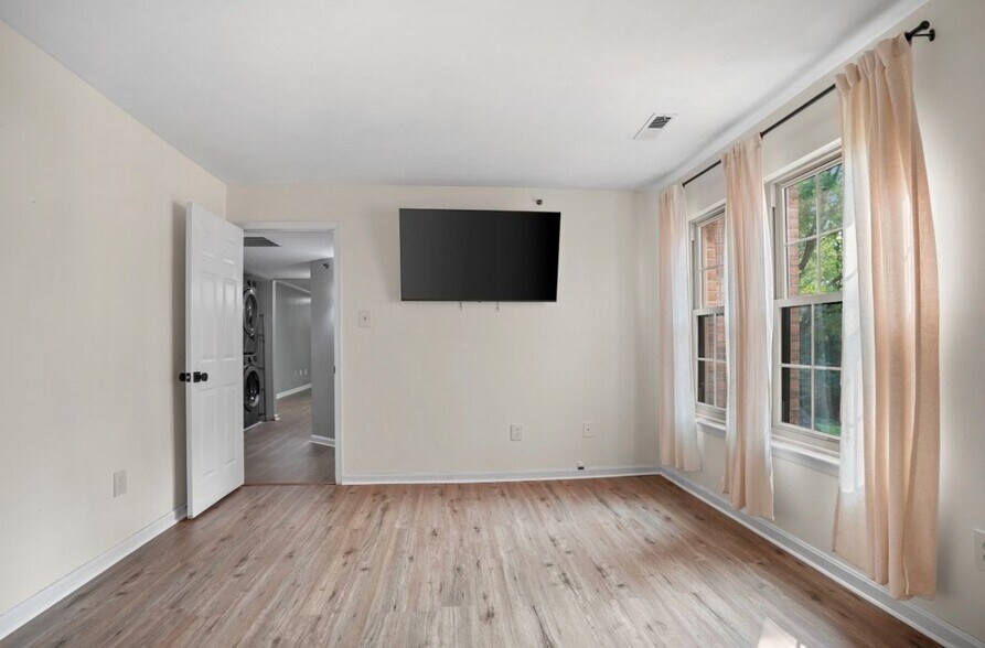 Building Photo - 4 Cedar Valley Pl