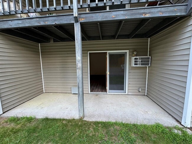 Building Photo - 302 Balsam St