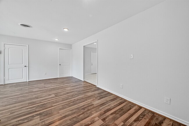 Building Photo - 5635 Belarbor St