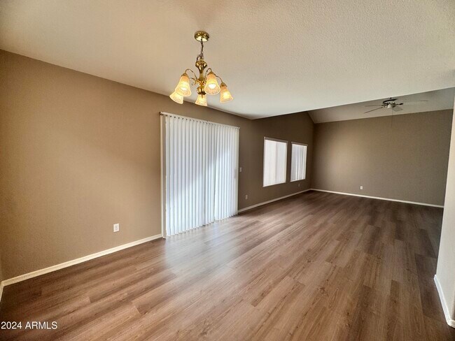 Building Photo - 10453 N 76th Dr