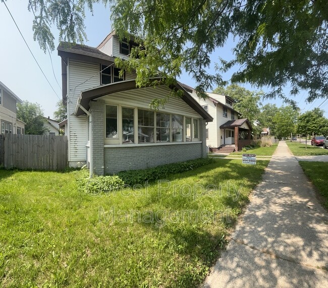 Primary Photo - 1144 Alexander St SE