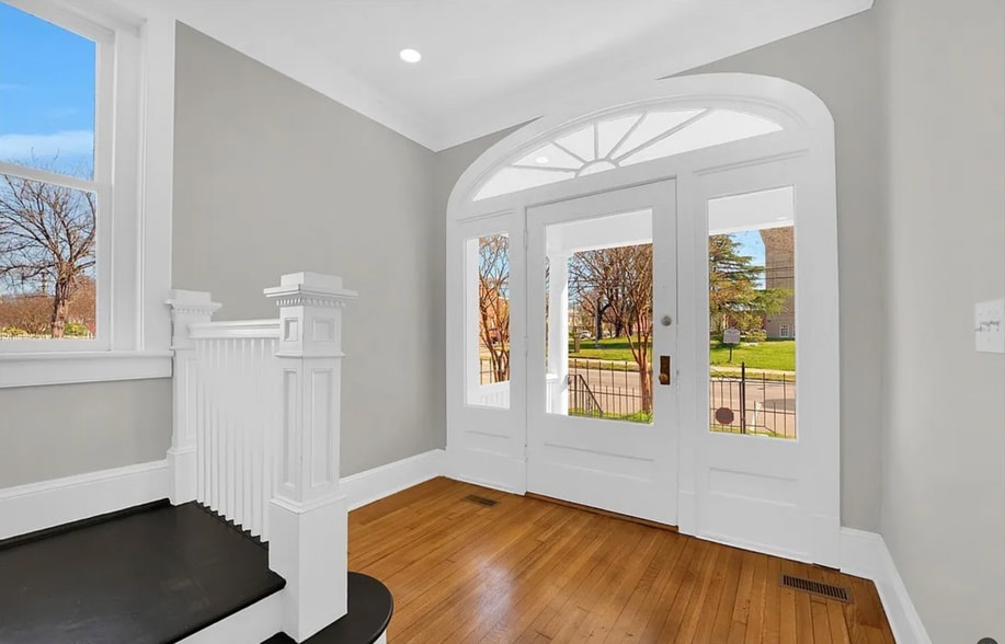 Building Photo - 507 W Washington St