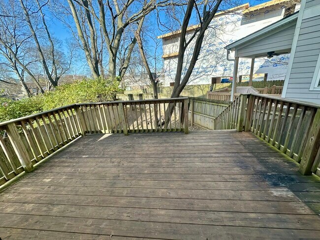 Building Photo - 929 13th Ave S